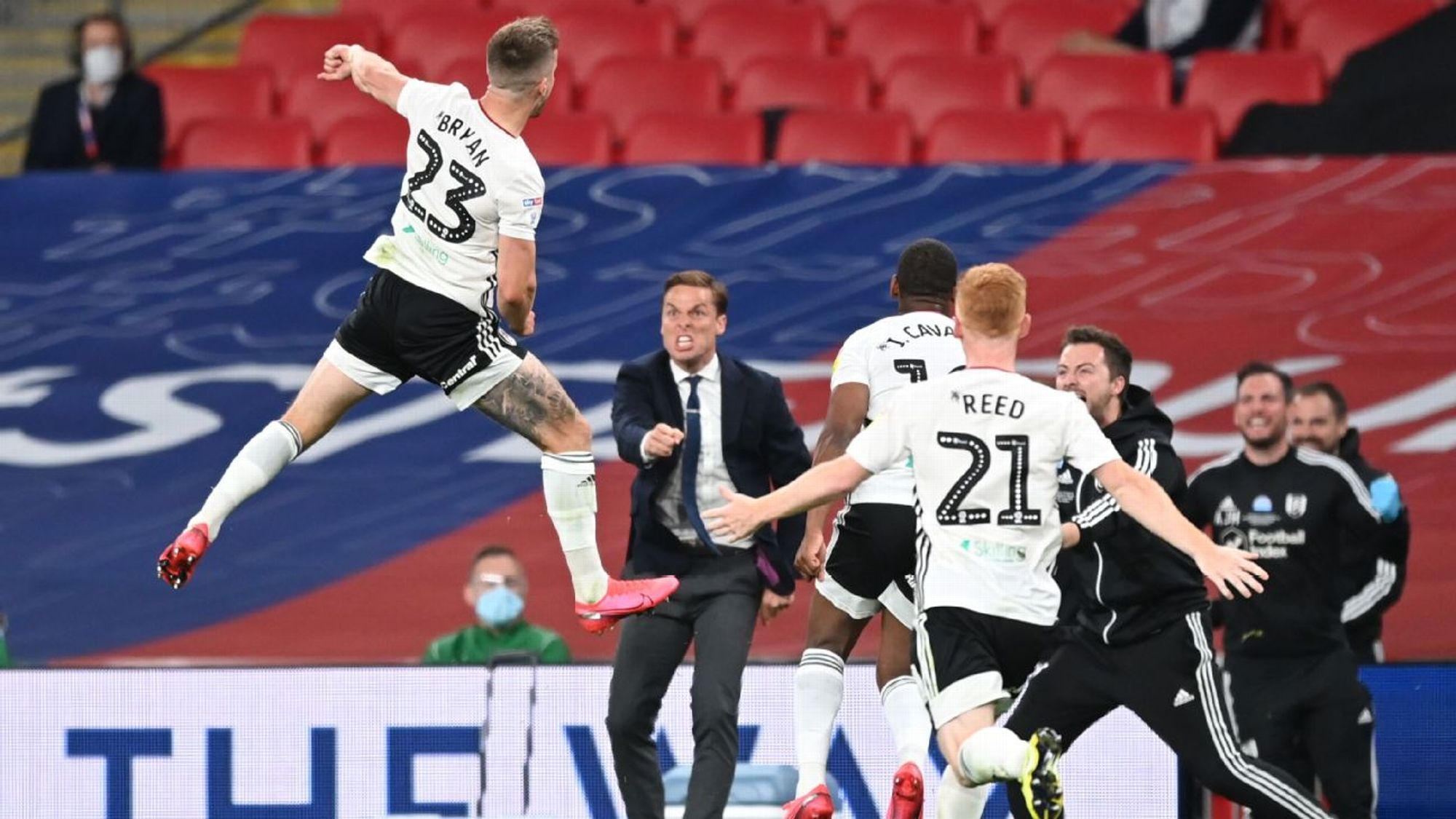 而賽場內外 而賽場內外